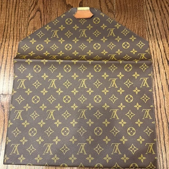 *SOLD* Louis Vuitton Vintage Envelope Document or IPad Holder - Picture 8 of 16
